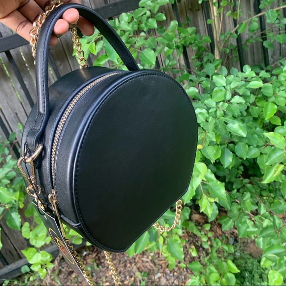 Black round purse with gold chained strap - Picture 5 of 5